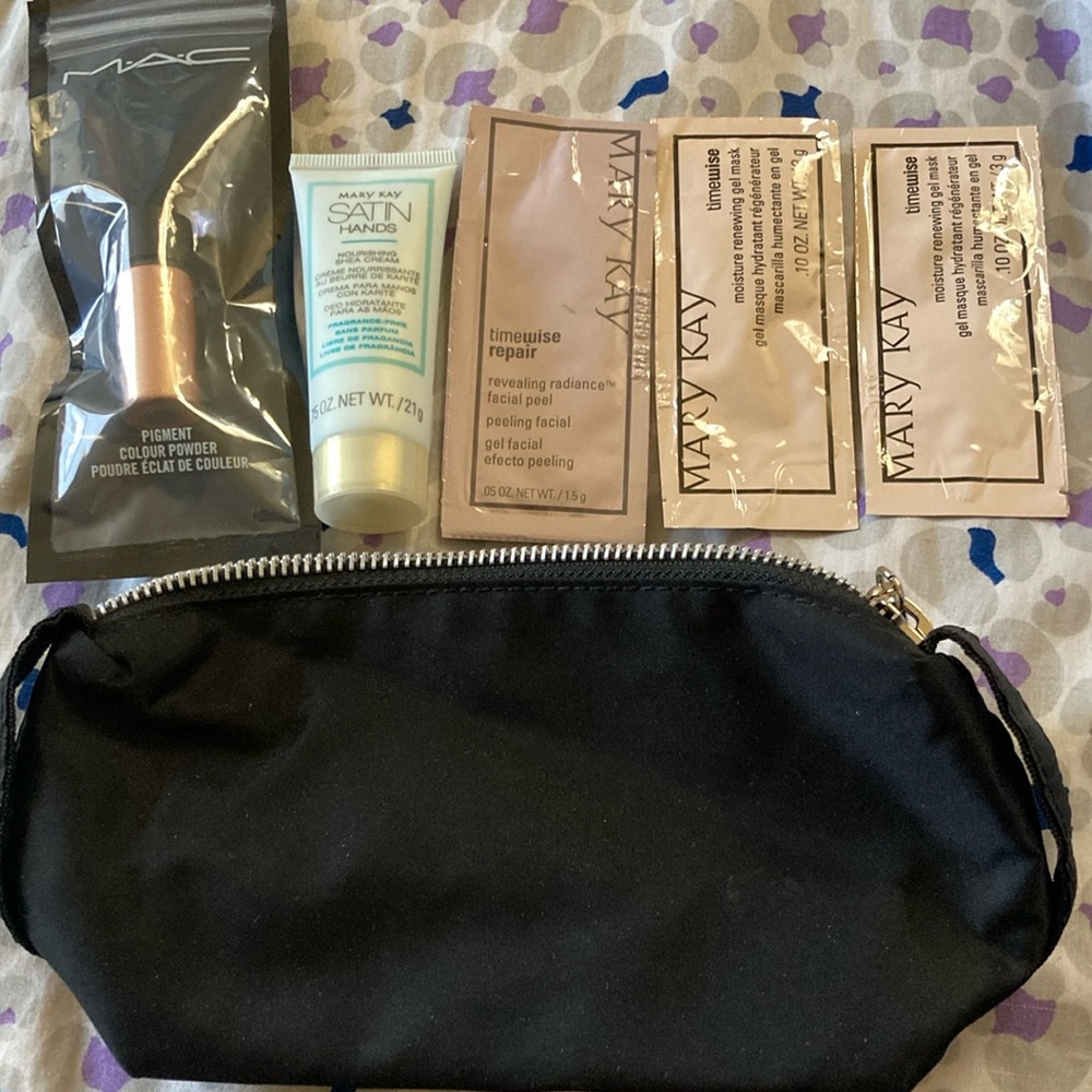 Mac Pigment Colour Powder Plus bag +Mary Kay Satin hands, timewise repair masks